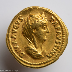 Faustine aureus frappé par Antonin le Pieux à Rome en 141