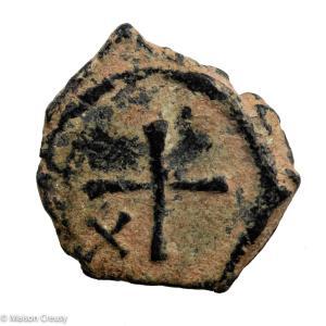 Tibere II AE Decannumium Constantinople