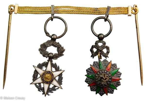 Decorations Miniatures avec chaine en or.