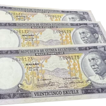 Liasse de 89 billets de 25 Ekuele Guinée Equatoriale 1975